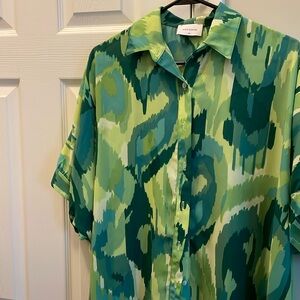 EUC oversized Adrienne top. Missing top button. Purchased this way.